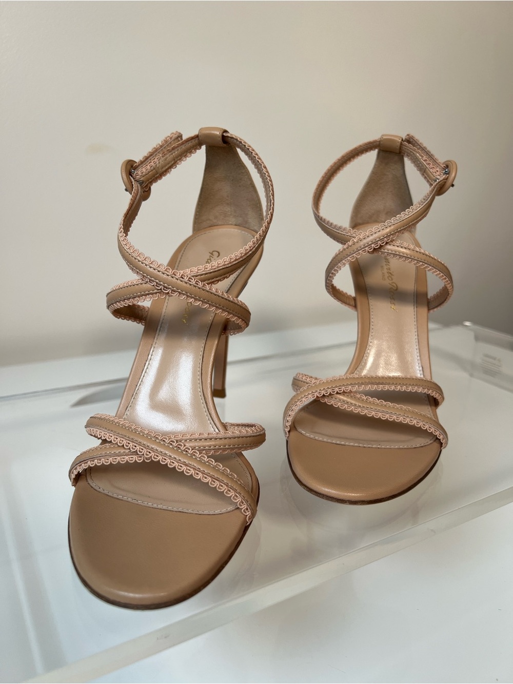 Gianvito Rossi Women’s Daphne Powder Strappy Heel. 37.5 - Picture 2 of 6